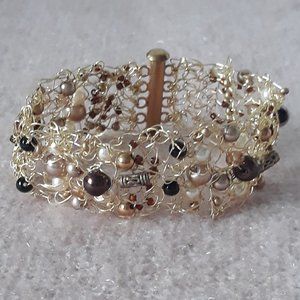 Gold Wire Mesh Bracelet with Pearlescent Beads